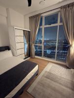 Shines GuestHouse 1Br Hi-Privacy Condo - B&B Kampung Jawa