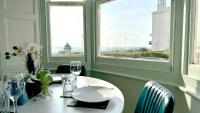 Coastal Breeze with Seaview By My Getaways - Bed and Breakfast Brighton