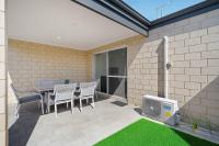 Spacious 4 Bedroom house in Southern River - Bed and Breakfast Perth