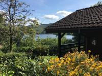 Cosy Modern Nordic Lodge w/ Loch View & Log Burner - Bed and Breakfast Lochearnhead