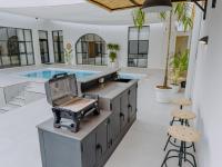 10 Pool Villa - B&B