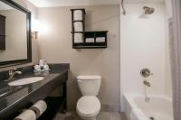 Queen Bed Hotel Suite 207 - B&B Jackson