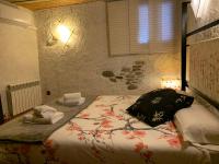 Standard Queen Room 1