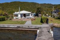 Classic Rotoiti Lakefront - B&B Rotoiti