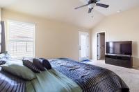 Cheerful 3 Bdrm space, 2 bath!. You gotta love it! - B&B