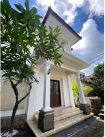 3BR 3BA Nyoman House near GWK Cultural Park and best beaches - Chambres d'hôtes Jimbaran