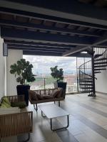 Apartment with Pool View 