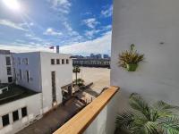 The 31 Grand Théâtre by IB Signature - Boho Chic 1BR Apt - with Wifi - Self check-in - 24 x7 Security - City View with terrace - Walk to Cafes! City Centre, Tram - Chambres d'hôtes Casablanca