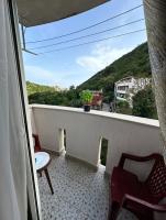 Appartamento con 1 Camera da Letto, Balcone e Vista Mare