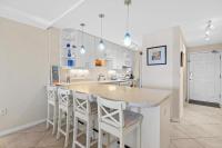 513 - Spectacular Penthouse Level Condo - Bed and Breakfast New Smyrna Beach