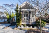 Gorgeous 1BR Tiny Home with Pool and Bocce - Bed and Breakfast Flat Rock
