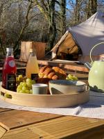 Tente luxe avec jacuzzi vue lac 3 - B&B Le Vigeant