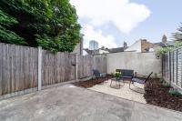 Arte Stays Serviced Houses Stratford - 3 Bedrooms 2 Bathrooms Houses London, Stratford, Maryland, Free Parking, Garden, Weekly or Monthly Stays - up to 8 guests - B&B Londra