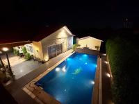 GoBravo 37 - 2Bhk Farm with Pool & Garden Sec150 Noida - B&B