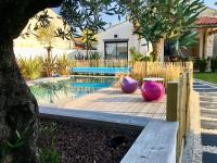 Havre de paix, studio de charme avec jardin, terrasse ensoleillée et piscine privée - Bed and Breakfast