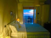 Camera Matrimoniale Deluxe con Balcone e Vista Mare