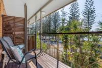 Tonys Getaway in Koala Park Amazing Beach Views - B&B