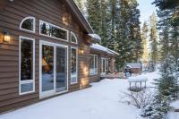 Trailside Mountain Retreat with Private Hot Tub - B&B Winter Park