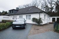 Modern house half - near Hamburg Airport - B&B Norderstedt