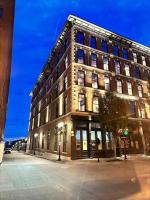 Riverfront Loft - Walk to Everything P201 - B&B