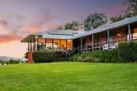 Stay in Mudgee The Grove, The Church, And Premium Private Homestead - Ferienwohnung
