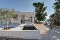 Villa Luna Buqez - 1st Sea line by Beach - B&B Drage