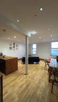 Seaside Apartment, on the doorstep of the Beach! - B&B