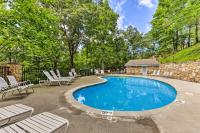 Hot Tub & Game Room! Gatlinburg Mtn-View Cabin - Bed and Breakfast Gatlinburg