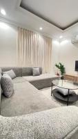شقة أنيقة بغرفتين نوم وصالة - Chambres d’hôtes