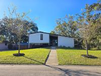 904 Nomads Nest Mid-Century modern entertainment home with cabin vibes, 2 MEGA gamerooms, pingpong, pooltable, gym, patio - Chambres d'hôtes Jacksonville