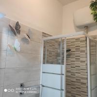 Camera Matrimoniale/Doppia con Letti Singoli con Bagno in Comune