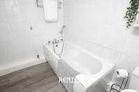 Bright and Warm 3-beds Home in Lincoln by Renzo, Driveway Parking, Sleeps 6! - Ferienwohnung