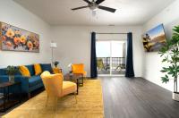 Golden Sun Spacious 1BR Pond View King Bed WFH Gym - B&B Whitestown
