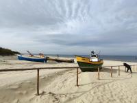 chaty, niebieskie drzwi - B&B Junoszyno