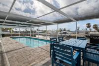 Canalfront Bradenton home with Dock & Heated Screened In Pool - B&B Bradenton