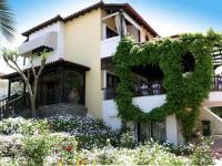 Holiday flat in Pefkochori with a terrace and communal pool - B&B