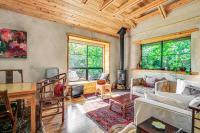 Unique and Serene Retreat, 7 Mi to Downtown Portland - B&B