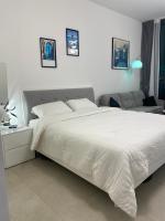 Nice studio at Al jada community - B&B