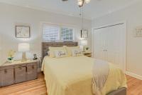 Luxury 3BR Lake Morton Bungalow Walk to Downtown! - Chambres d’hôtes Lakeland