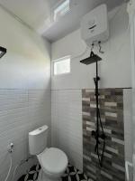 Omah Dhuwur Guest House - B&B Balong