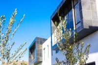 Sunset Mansion, Cape Town - Rooftop Pool Villa - Walk to Beach, Mountain Views! - B&B Città del Capo