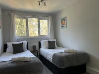 3 Bed House Close to Gatwick - Bed and Breakfast Crawley