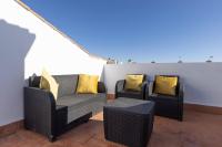 042 Classic 2 Bed Andalusian Townhouse 500m From Beach - Chambres d’hôtes