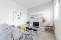 Spacious Penthouse w Side Sea View - B&B