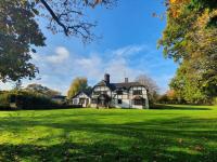Redlands Farmhouse built 17th century self checkin - B&B