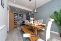 Explore Welsh Wonders, 3 Bedroom House By The One Retreats Short Lets & Serviced Accommodation Treharris - Ferienwohnung Nelson
