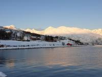 Traditional farm house located close to fjord - Bed and Breakfast Elvejord