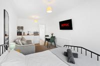 Hillbarn Studio Free Parking & Private Patio - B&B