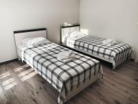 Apartments Domovik Трьохкімнатна квартира , Миру 11 с кв 19 - Chambres d'hôtes Moukatchévo