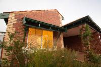 Sunny Villa - modern, courtyard, five mins to Freo - B&B